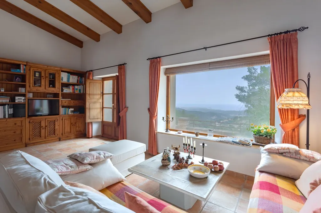 Stone-clad finca with sea views in Galilea-15