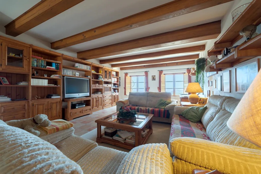 Stone-clad finca with sea views in Galilea-12