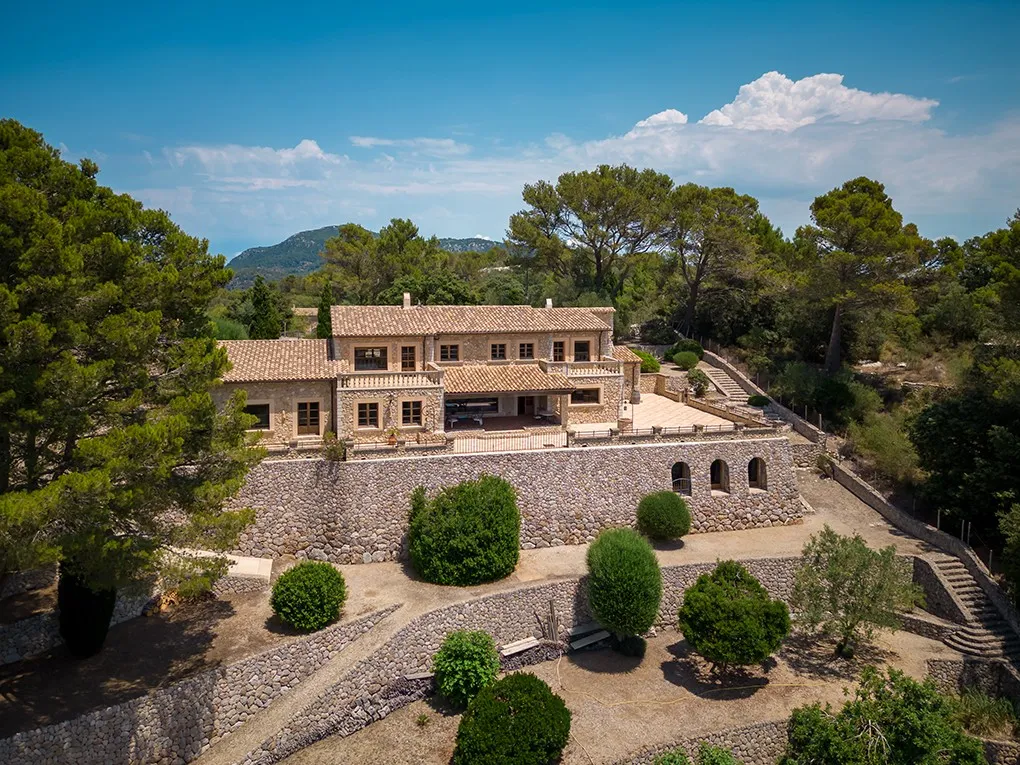 Stone-clad finca with sea views in Galilea-2