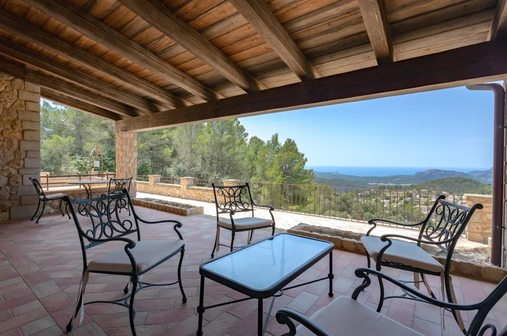 Stone-clad finca with sea views in Galilea-3