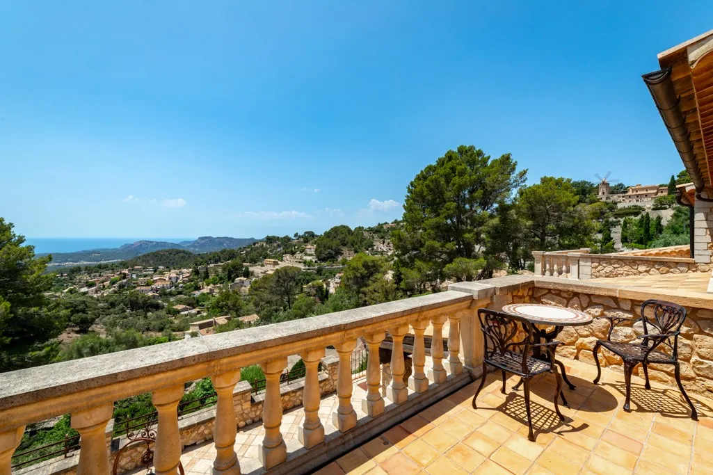 Stone-clad finca with sea views in Galilea-13