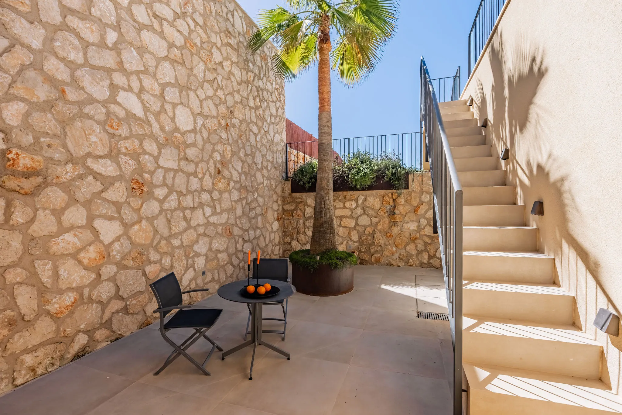 Townhouse met zwembad en uitzicht op zee-13