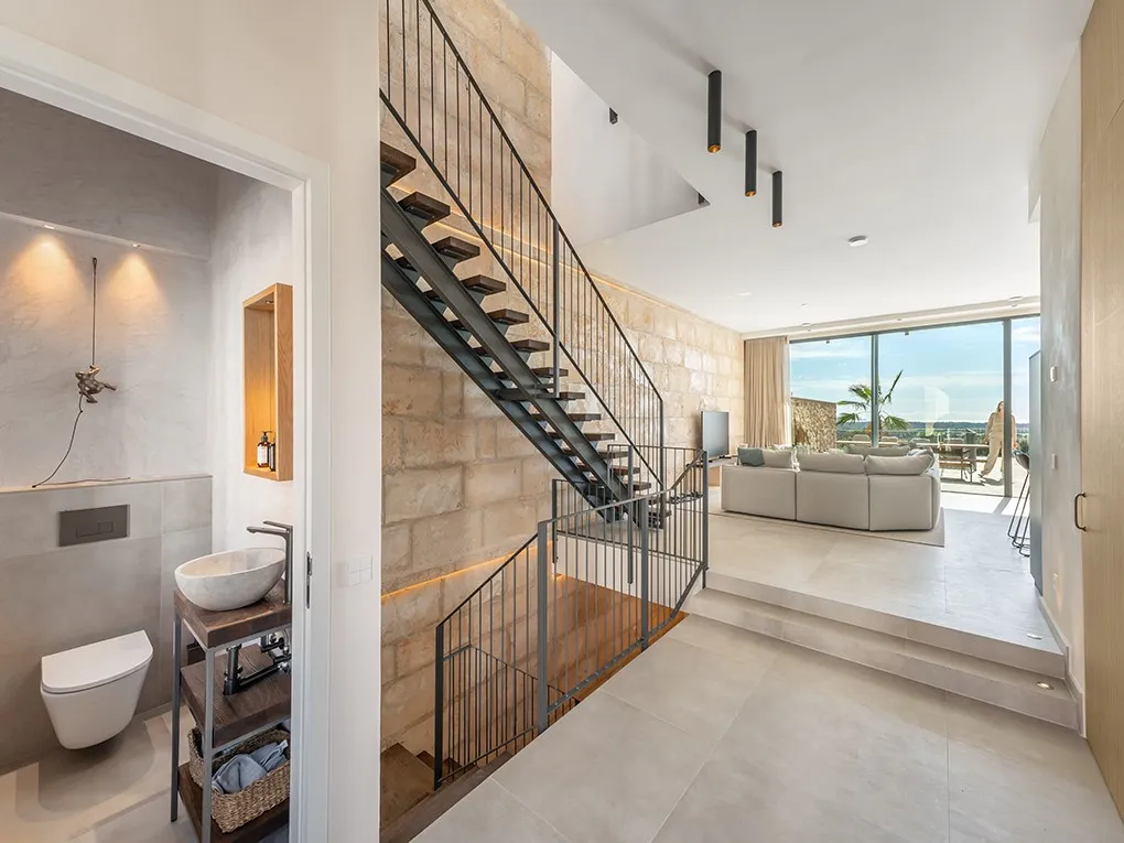 Eksklusivt byhus med pool og havudsigt-3