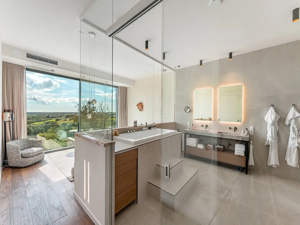 Eksklusivt byhus med pool og havudsigt-7