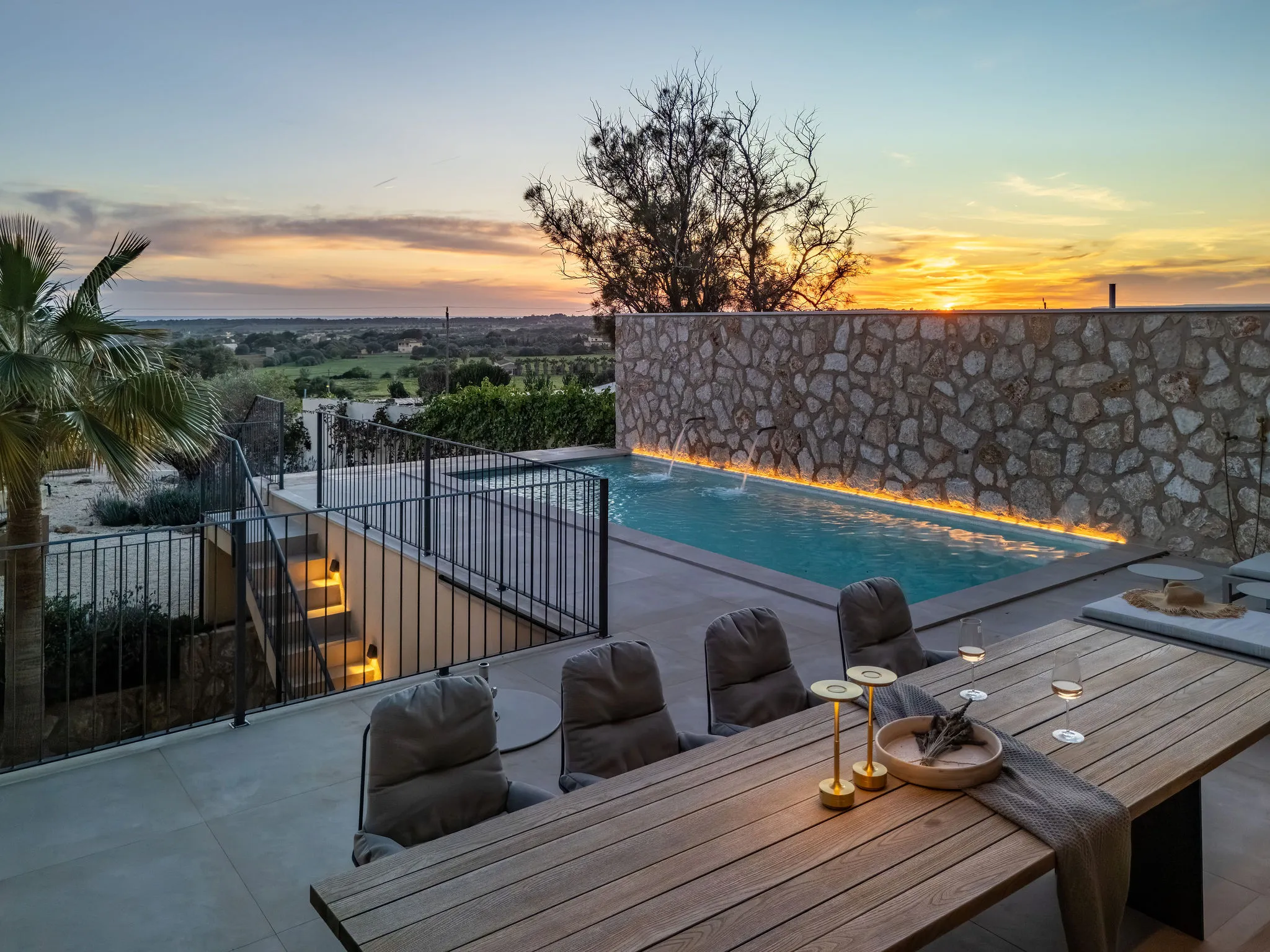 Townhouse met zwembad en uitzicht op zee-17