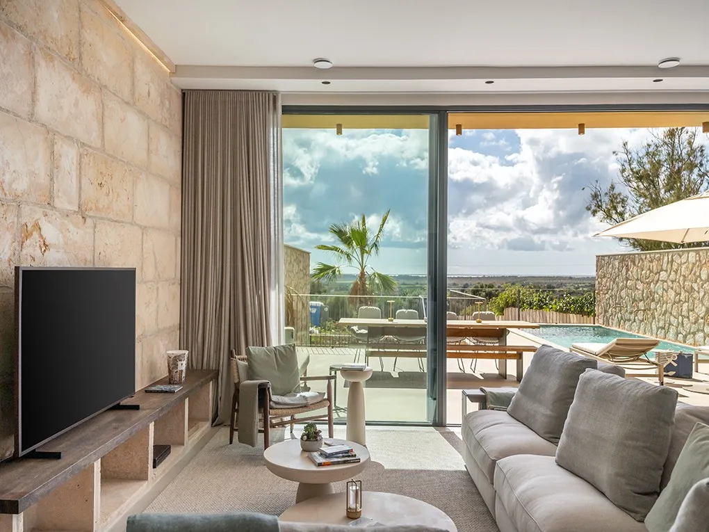 Eksklusivt byhus med pool og havudsigt-4