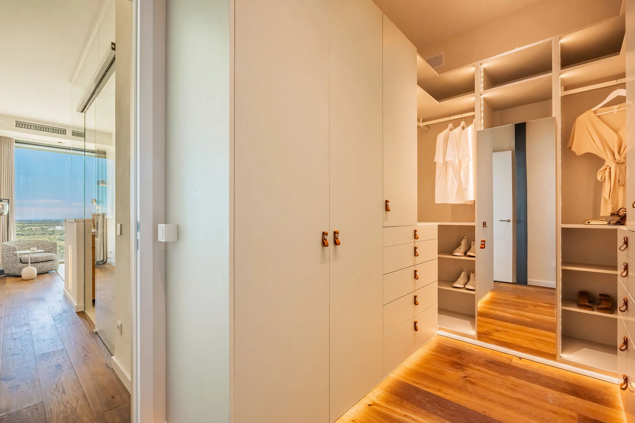 Townhouse met zwembad en uitzicht op zee-9