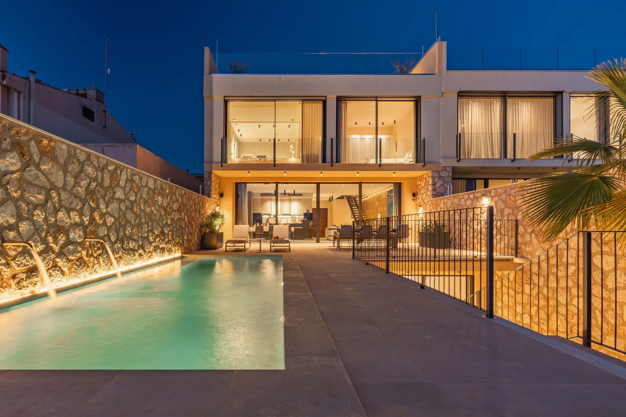 Townhouse met zwembad en uitzicht op zee-1