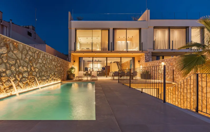 Exclusiva casa de puelo con piscina y vista al mar