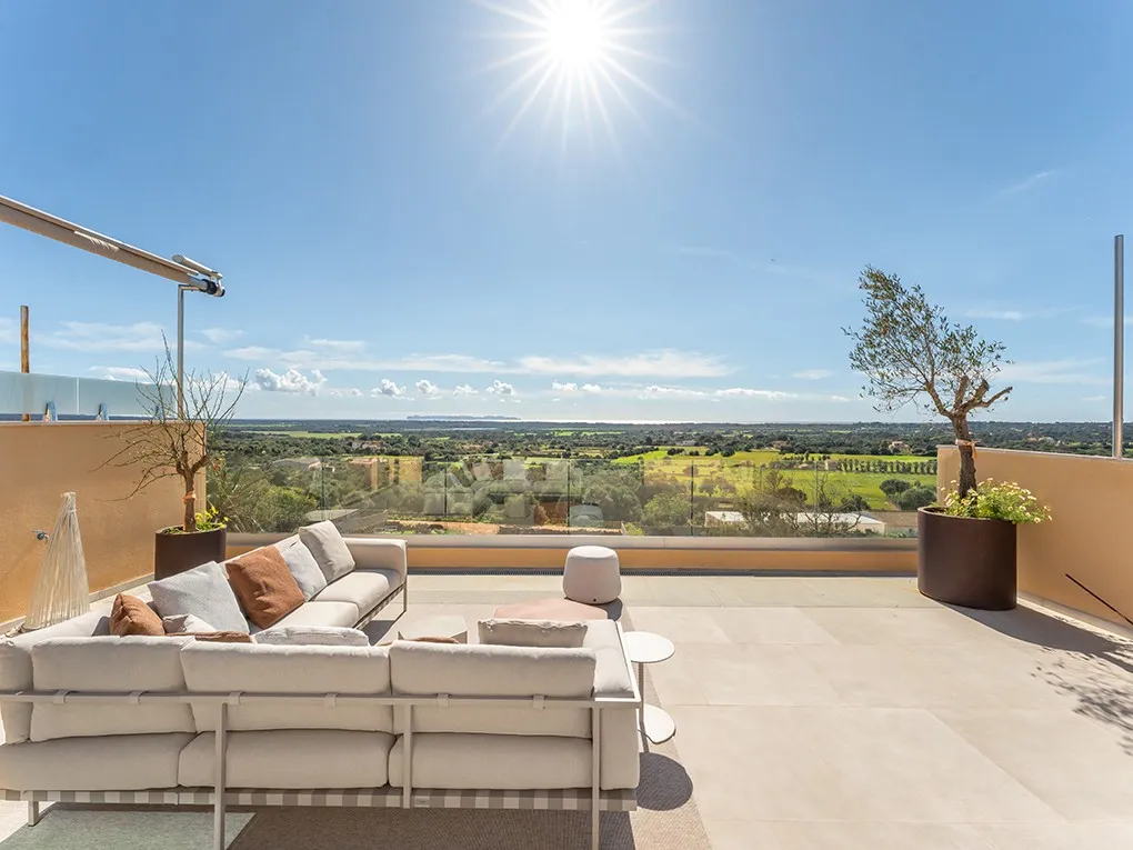 Eksklusivt byhus med pool og havudsigt-11