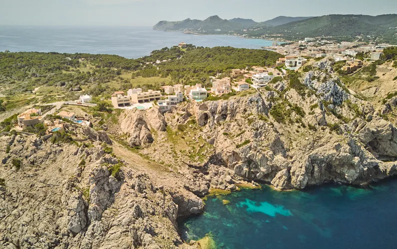 Casa adosada modernizada con piscina comunitaria y vistas al mar cerca de Cala Ratjada
