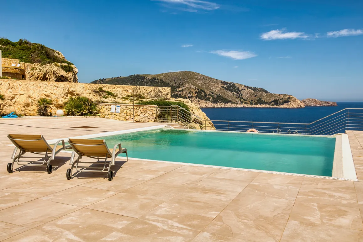 Renovated townhouse with communal pool and sea view near Cala Ratjada-2