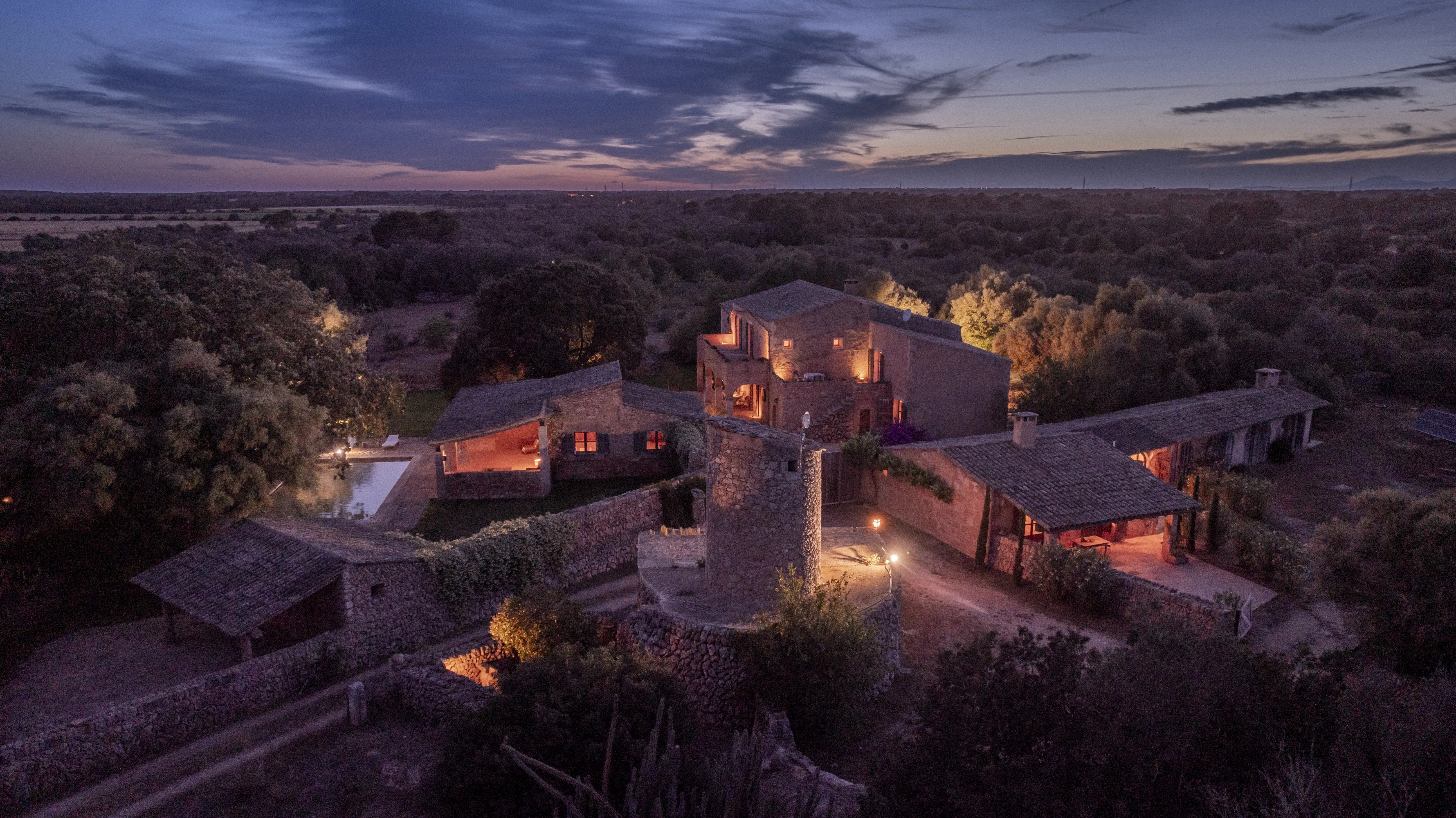 Modernstil trifft Tradition - Design-Finca-24