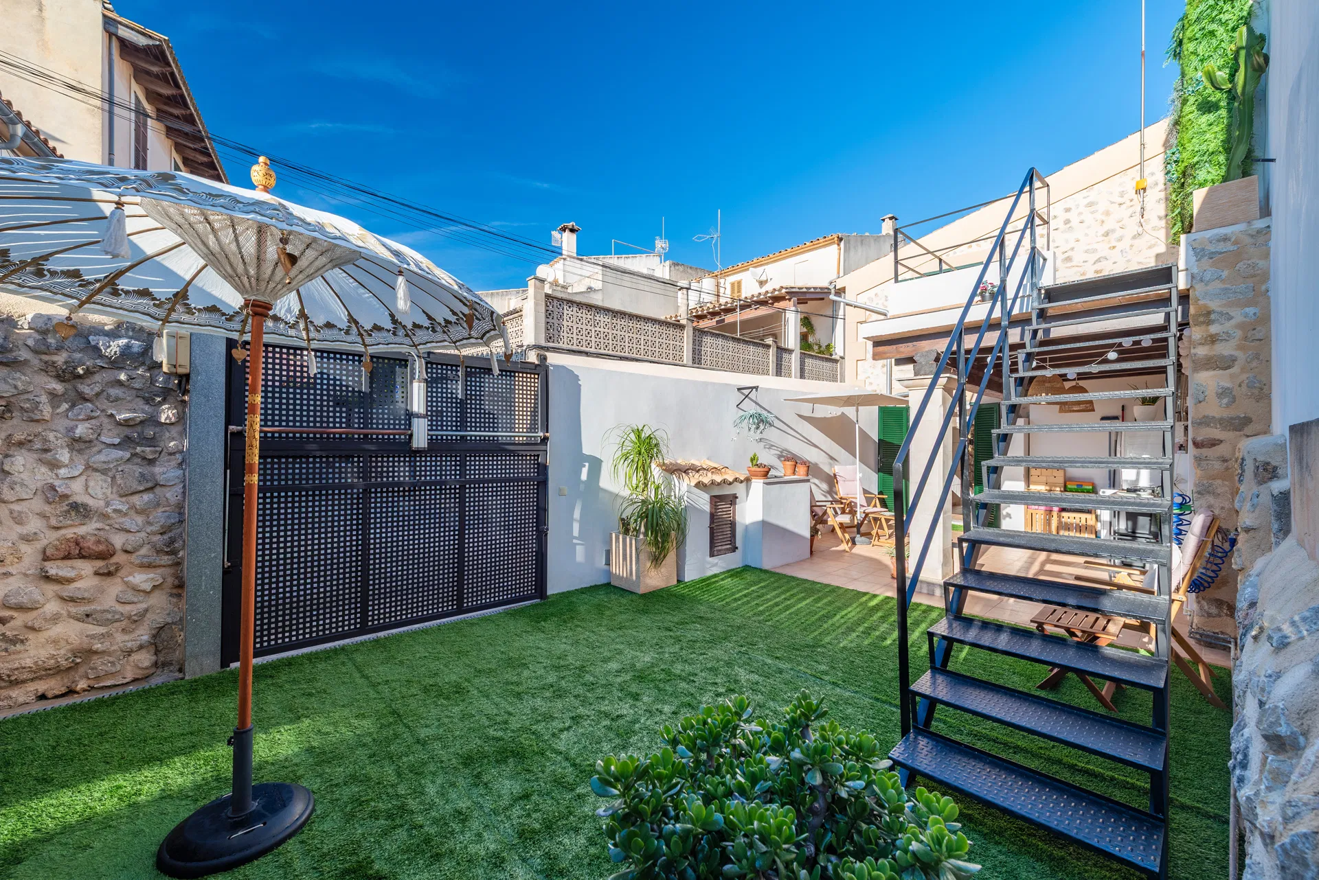 Auténtica Casa de Pueblo Mallorquina con parking Privado en el Corazón de Campanet – En Exclusiva-18