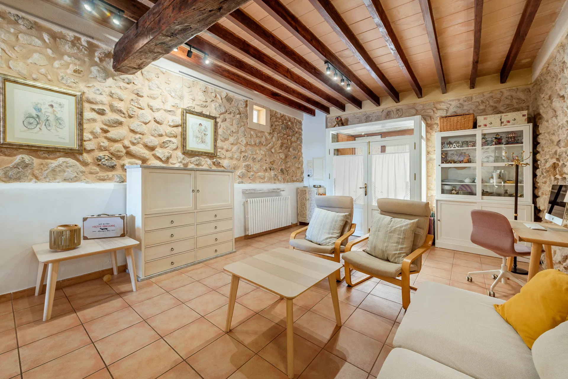 Auténtica Casa de Pueblo Mallorquina con parking Privado en el Corazón de Campanet – En Exclusiva-7