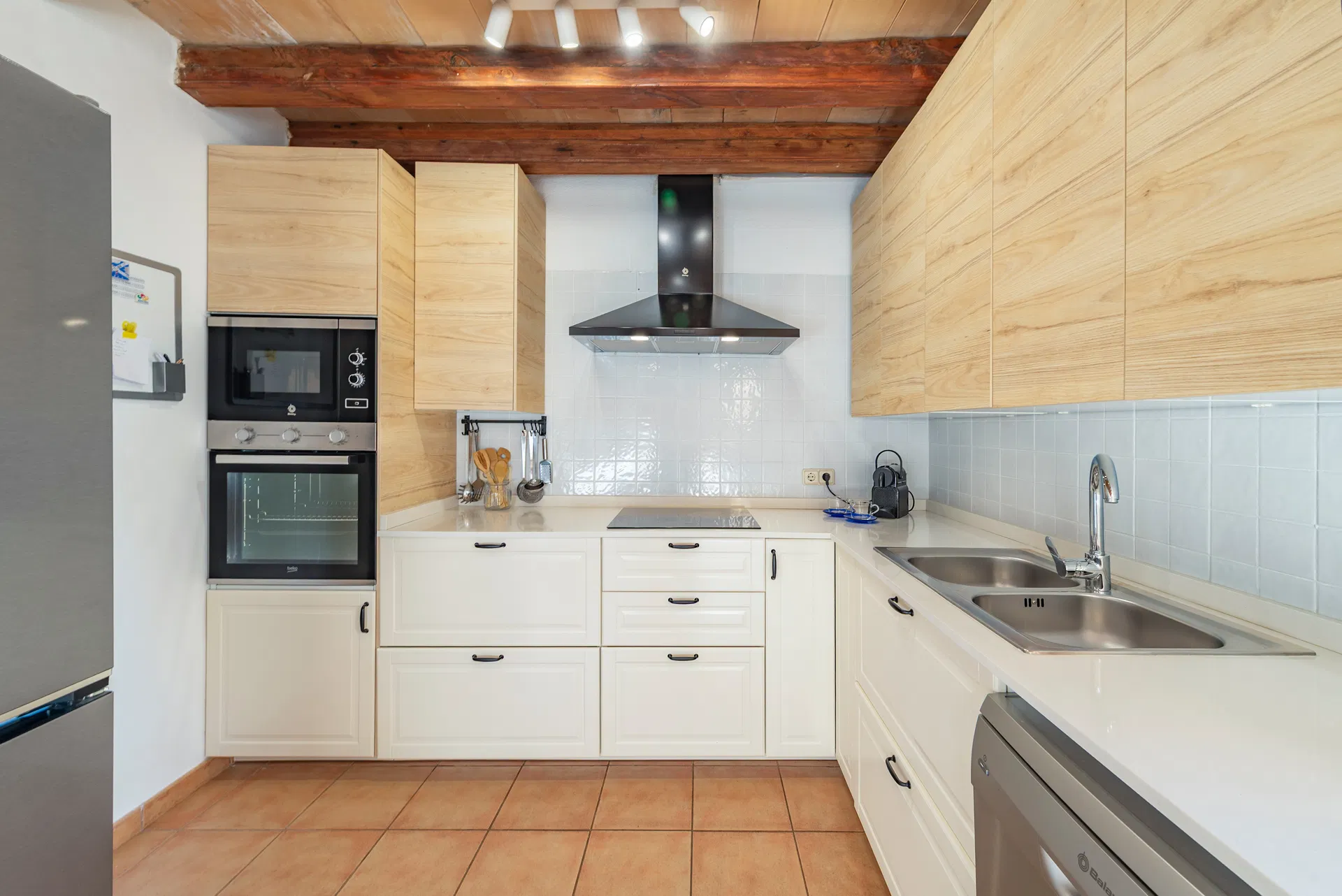 Auténtica Casa de Pueblo Mallorquina con parking Privado en el Corazón de Campanet – En Exclusiva-8