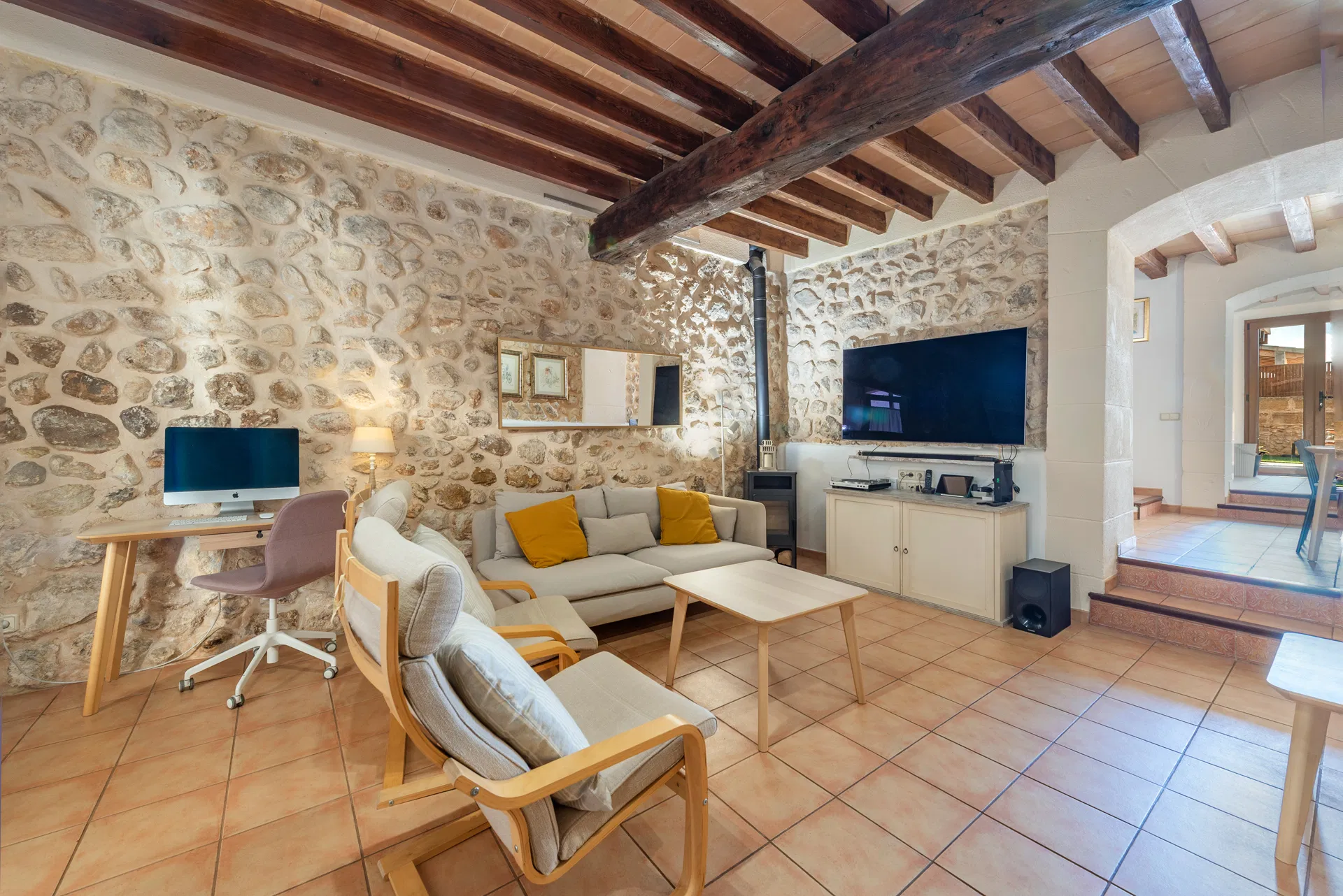 Auténtica Casa de Pueblo Mallorquina con parking Privado en el Corazón de Campanet – En Exclusiva-1