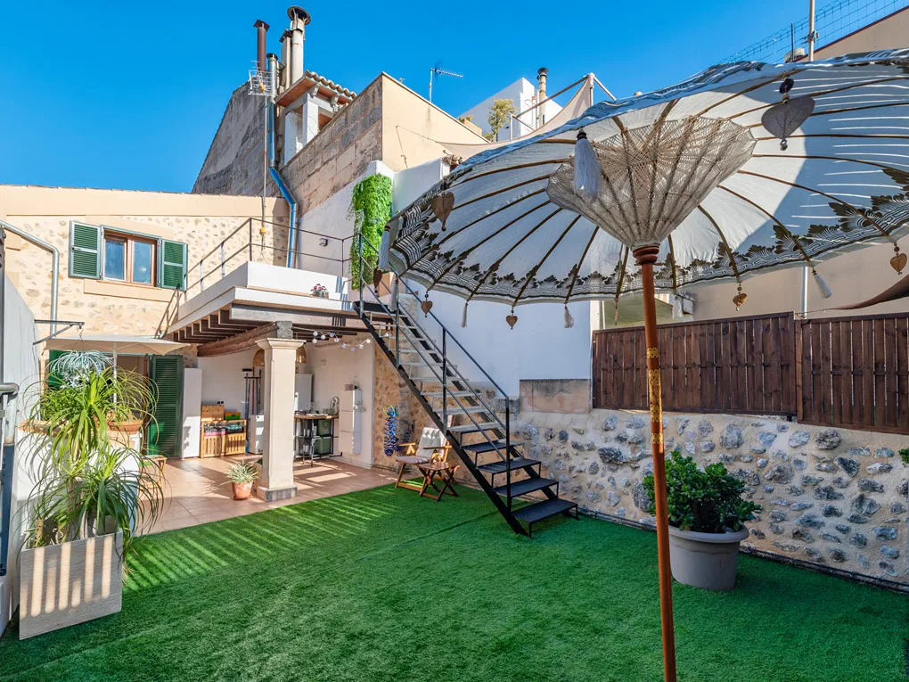Auténtica Casa de Pueblo Mallorquina con parking Privado en el Corazón de Campanet – En Exclusiva-3