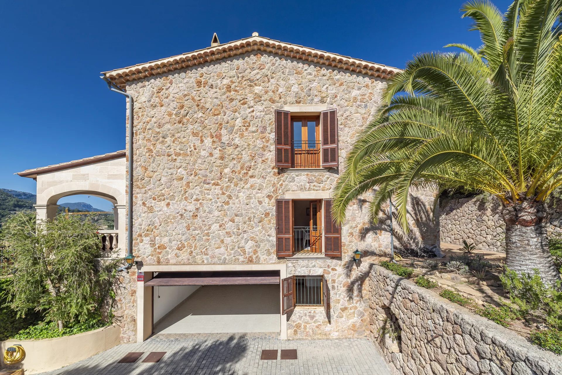 Красивый дом в Вальдемоссе с захватывающим видом-24