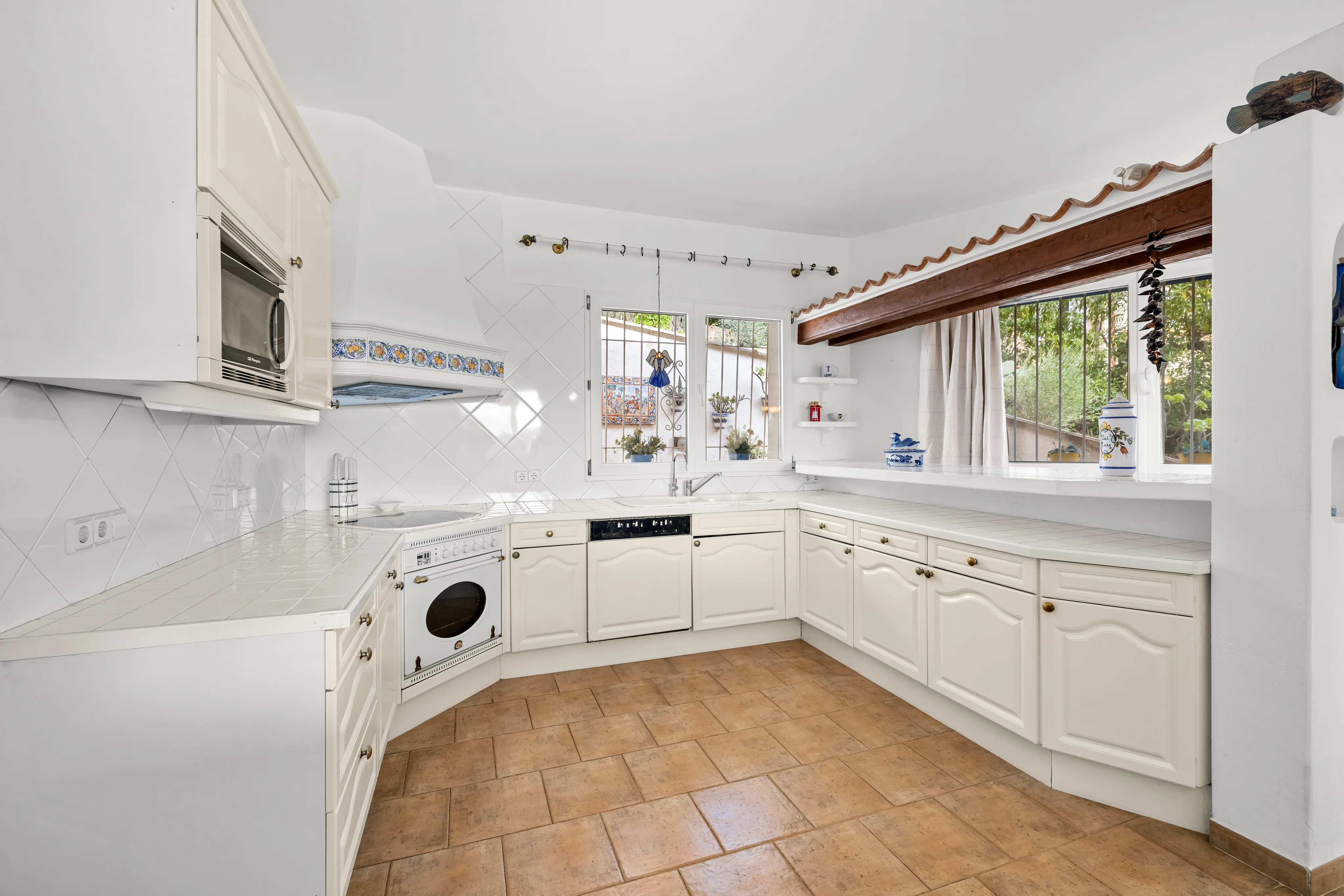 Villa in stile bungalow mediterraneo con vista sul mare-5