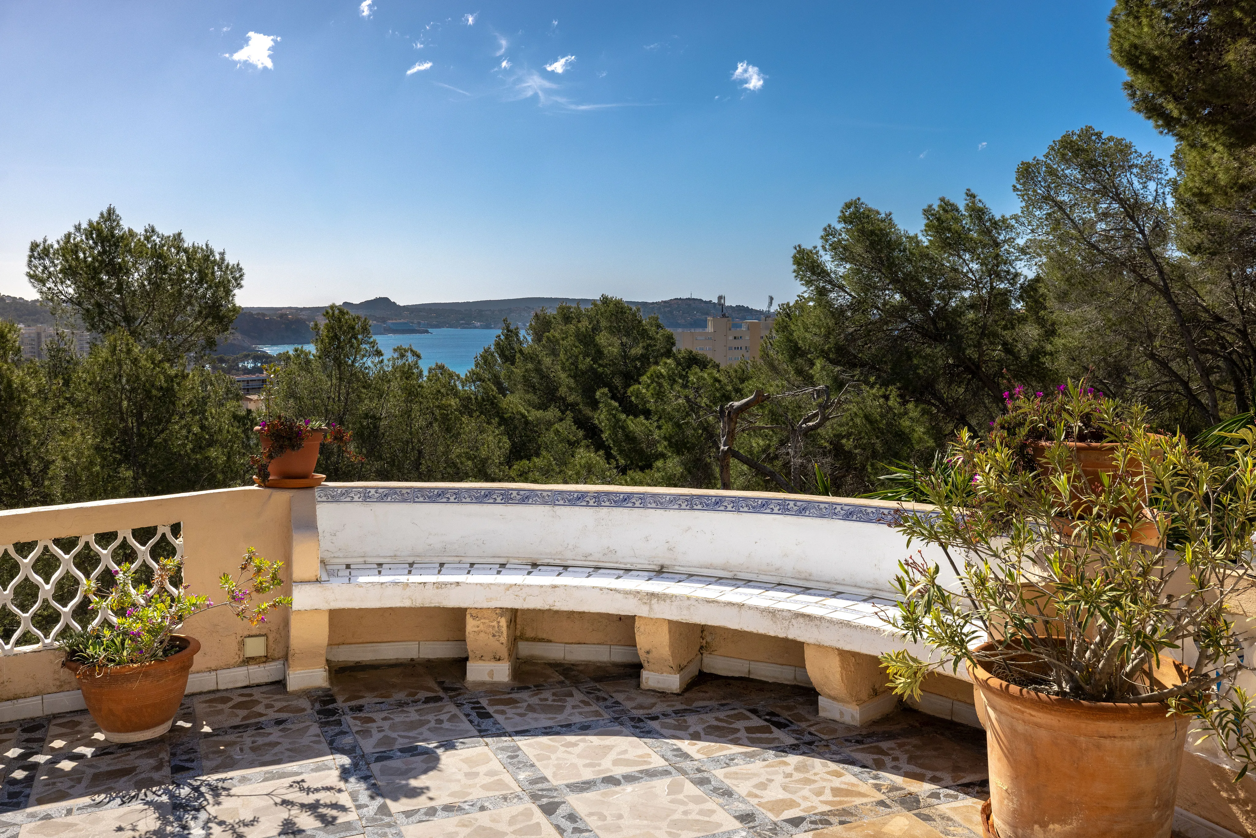 Villa in stile bungalow mediterraneo con vista sul mare-4