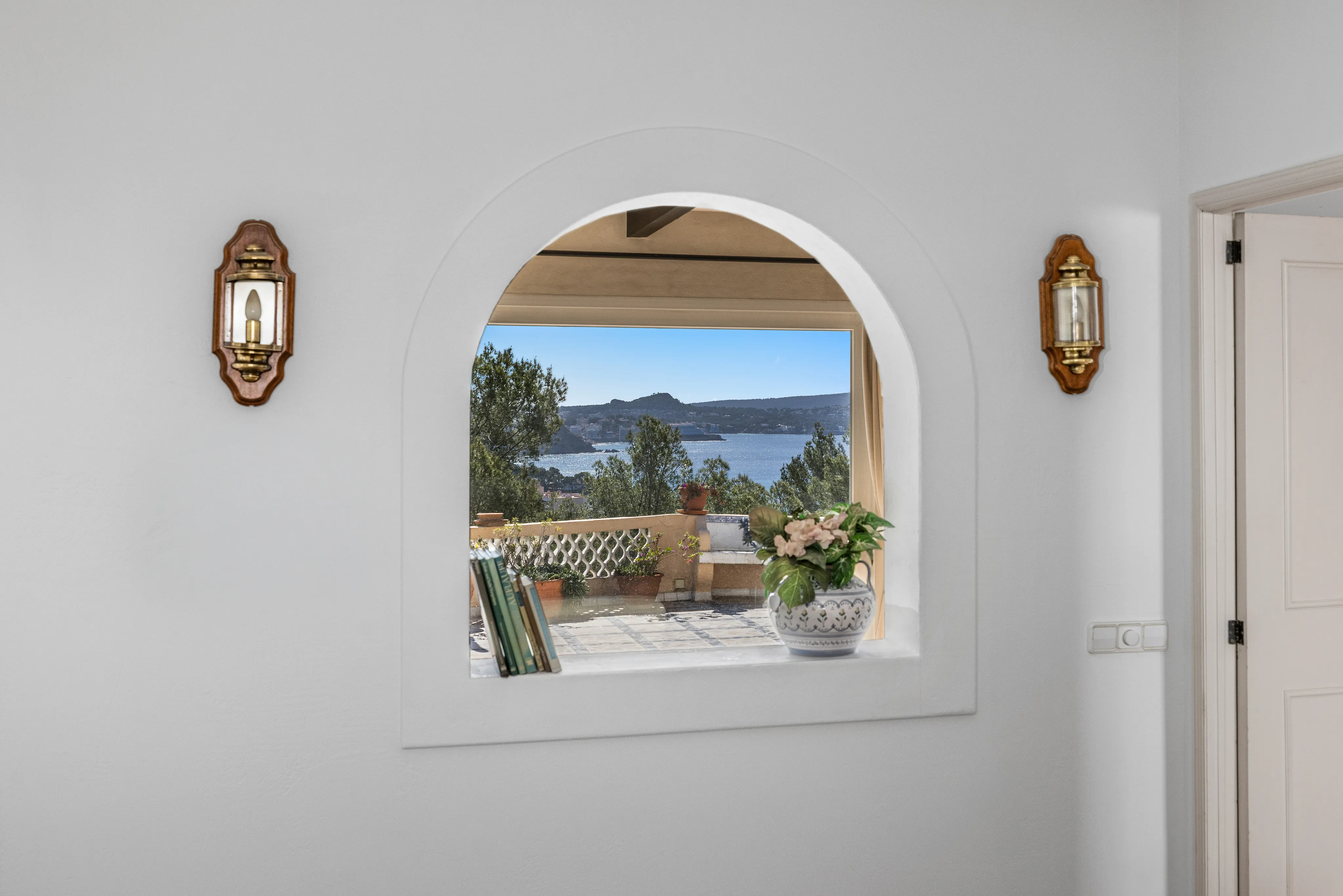 Villa in stile bungalow mediterraneo con vista sul mare-18