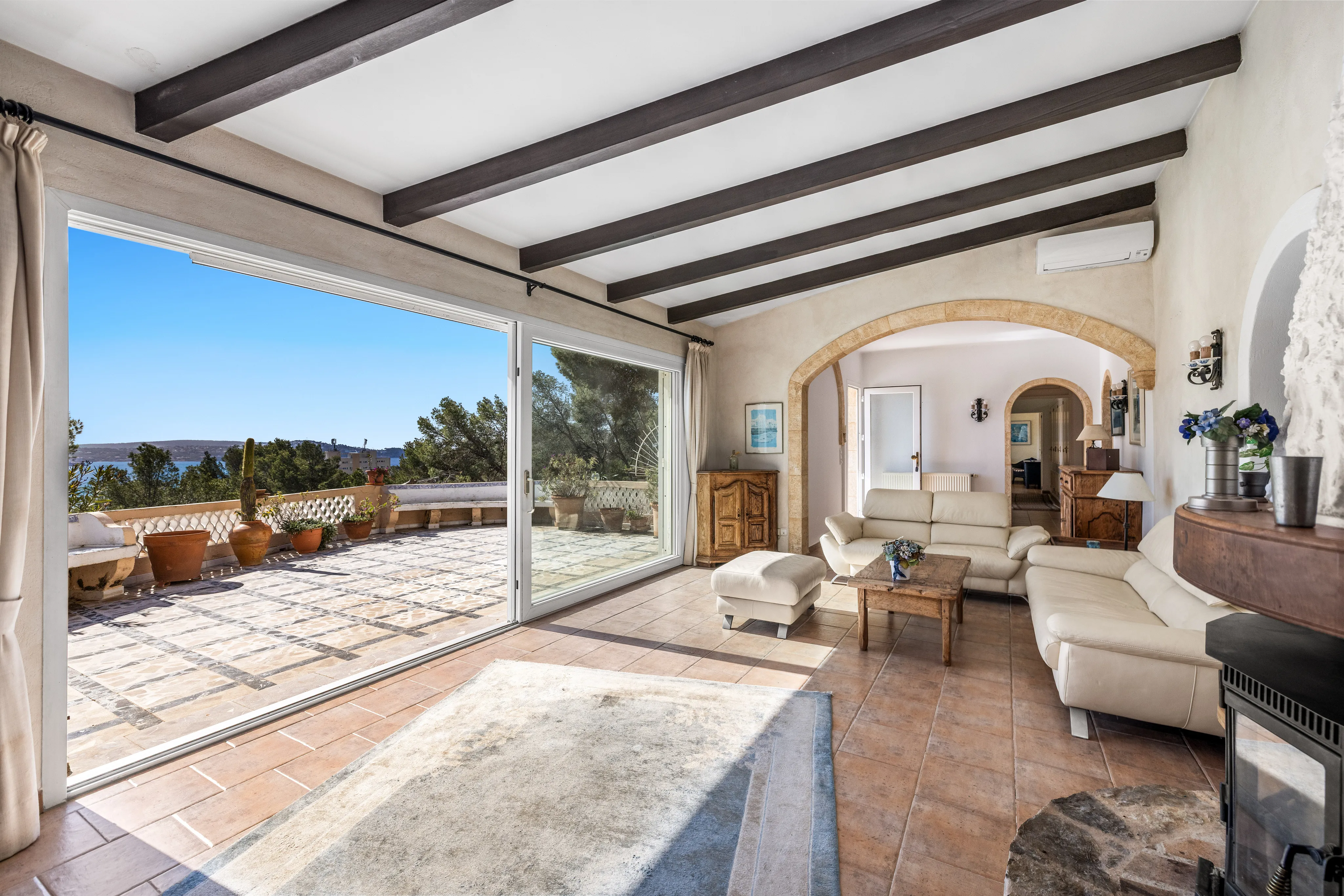 Villa in stile bungalow mediterraneo con vista sul mare-17