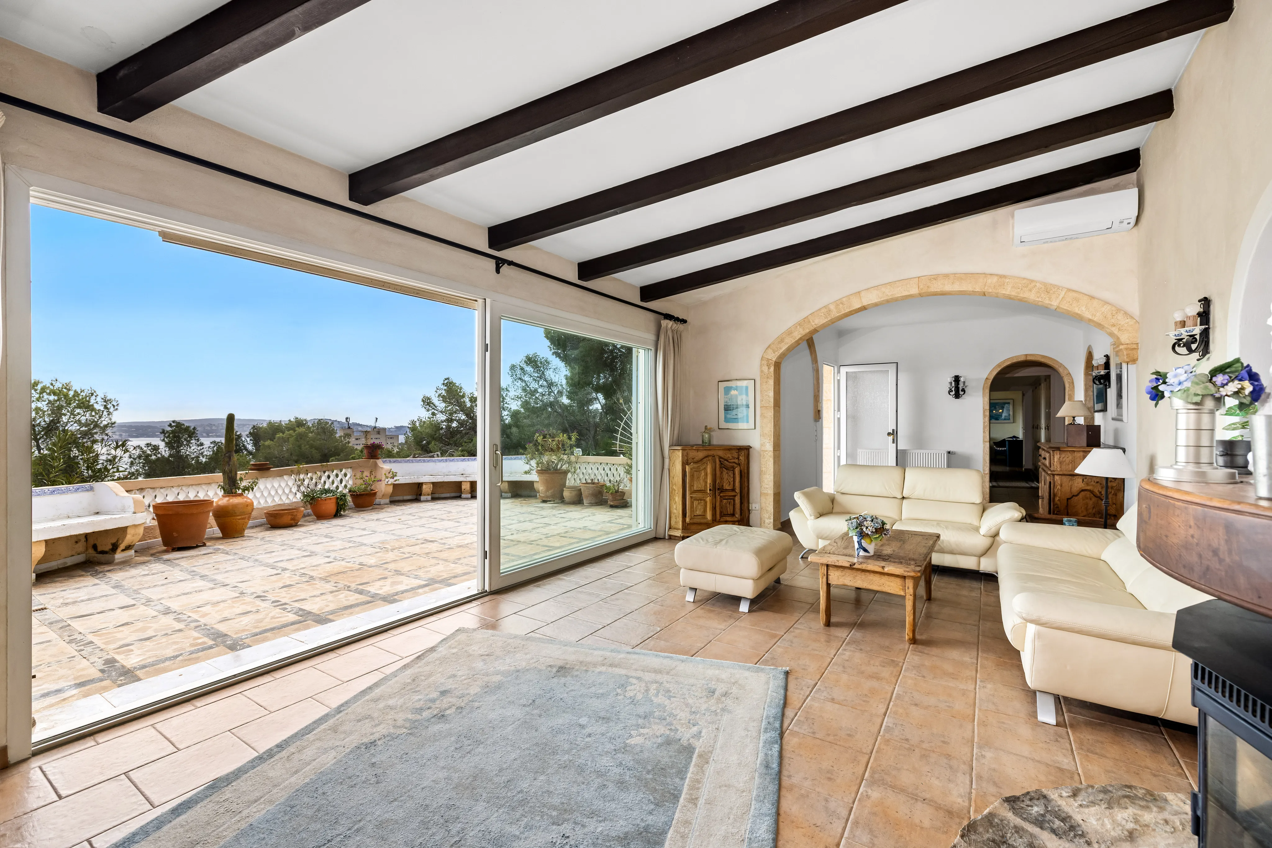 Villa in stile bungalow mediterraneo con vista sul mare-8