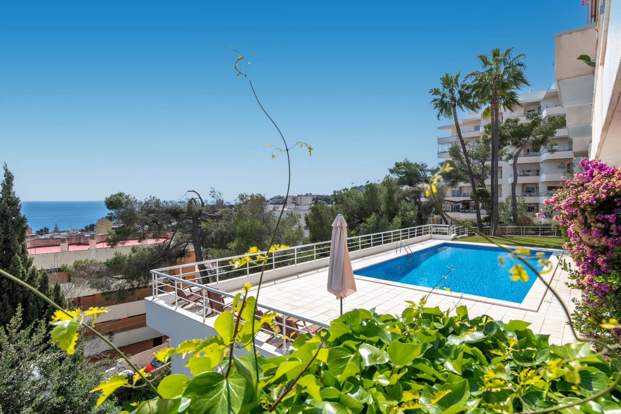 Exclusive penthouse with rooftop terrace & sea view – lifestyle above the rooftops of Cala Nova-17