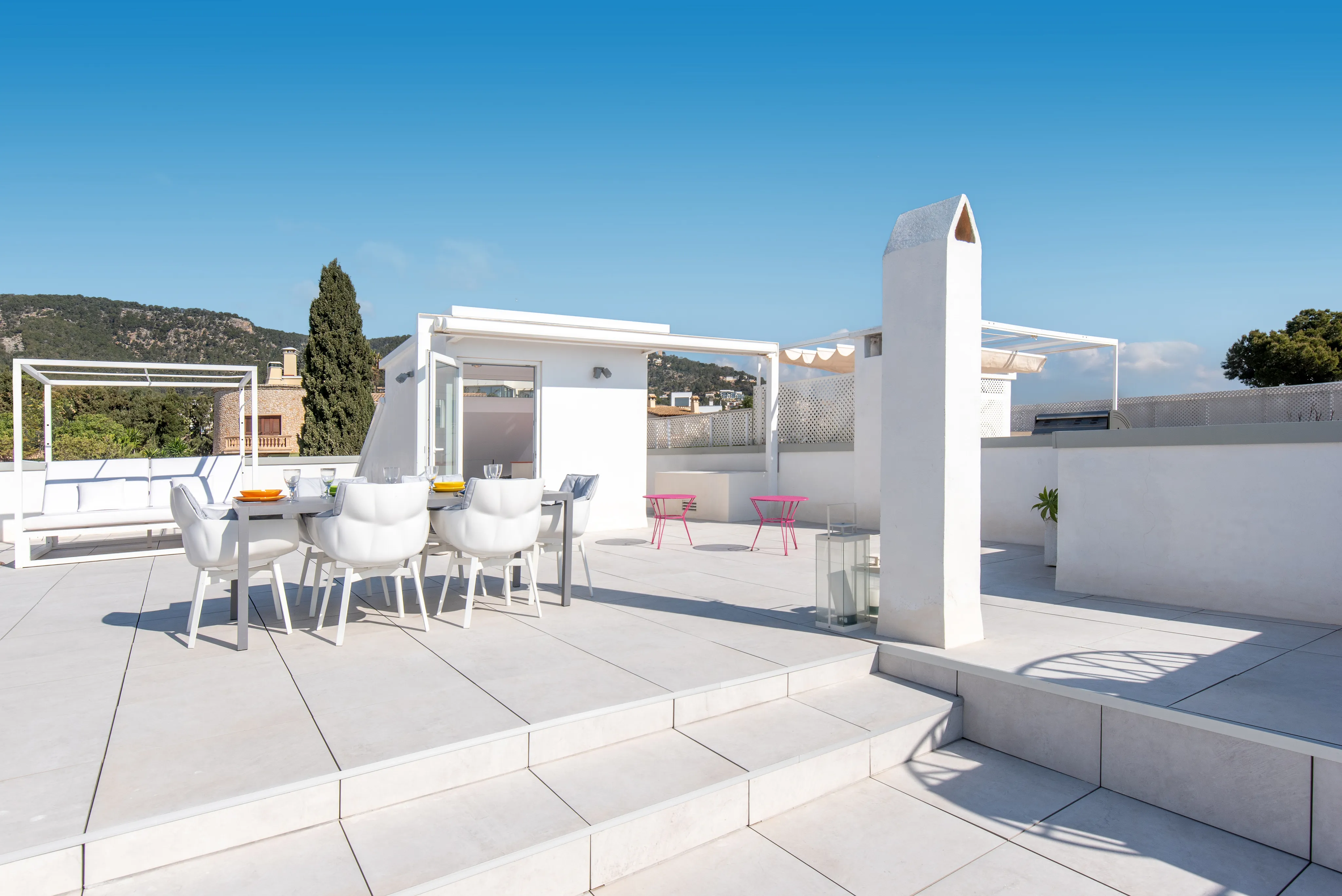 Ático exclusivo con terraza en la azotea y vistas al mar – lifestyle sobre los tejados de Cala Nova-15