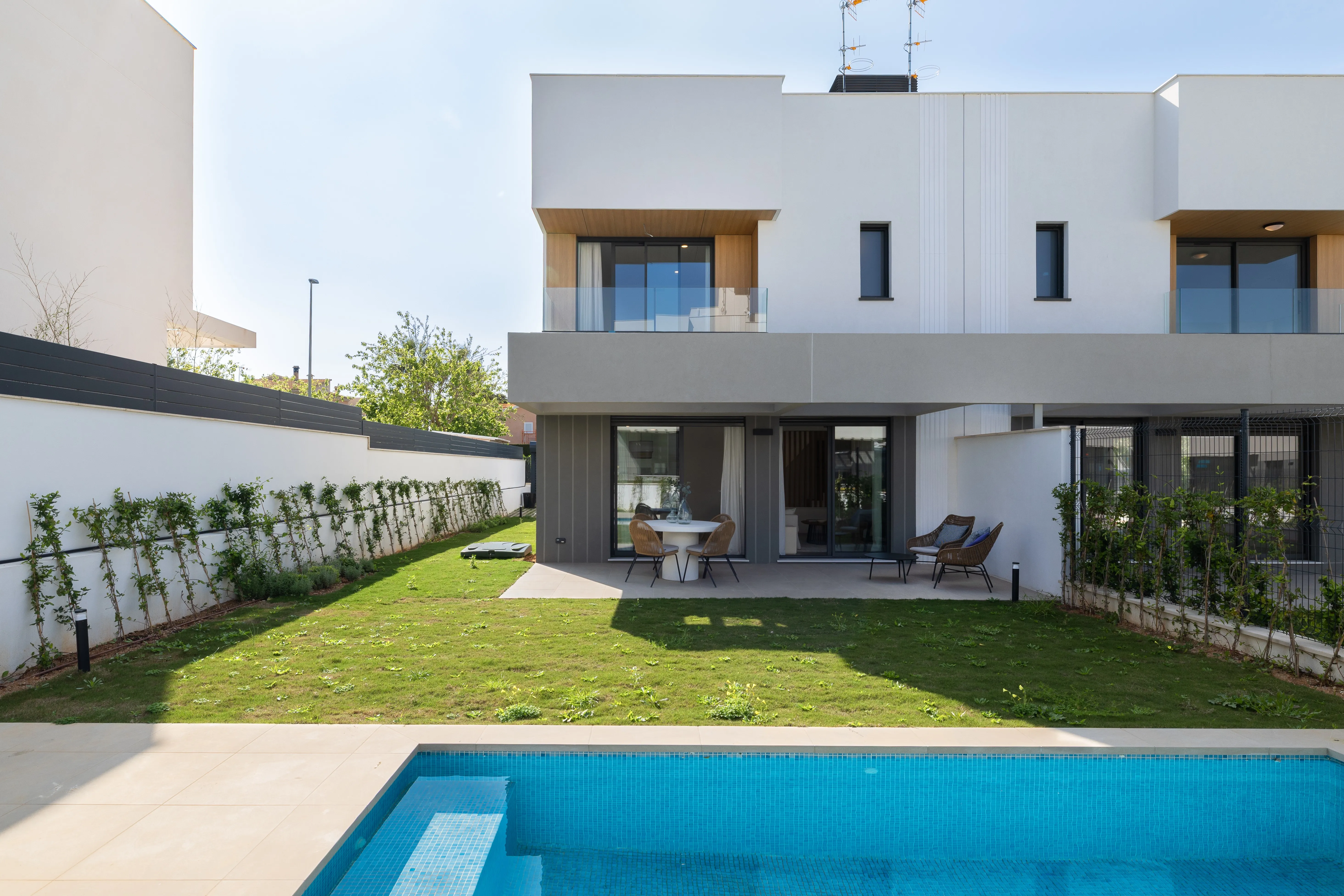 Casa bifamiliare di nuova costruzione con piscina a Puig de Ros-1