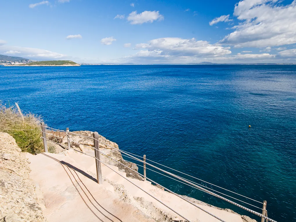 Exclusive frontline apartment in Cala Vinyas with direct sea access-18