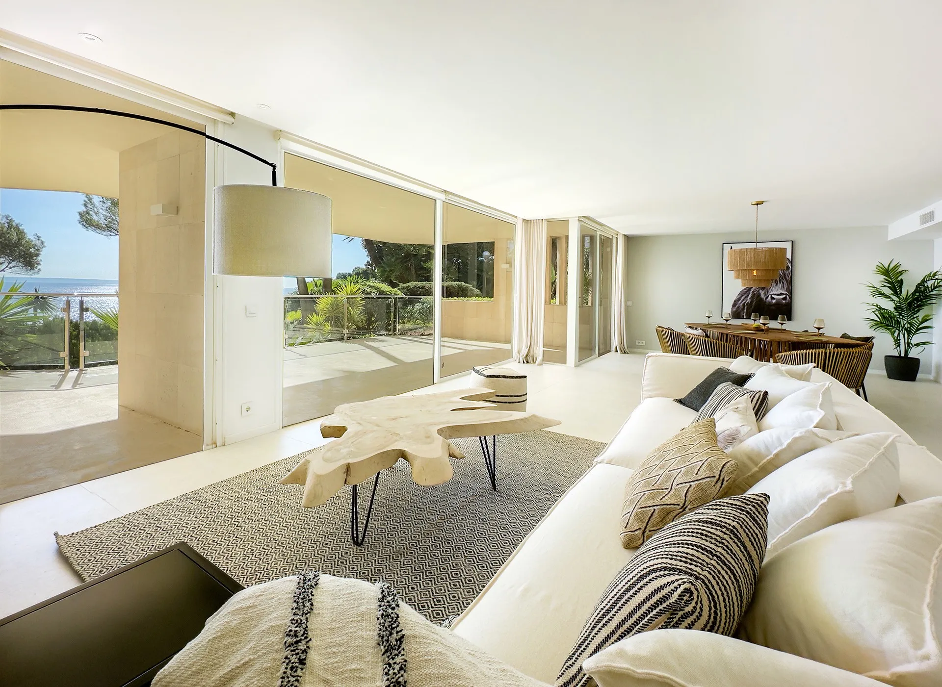 Exclusive frontline apartment in Cala Vinyas with direct sea access-1