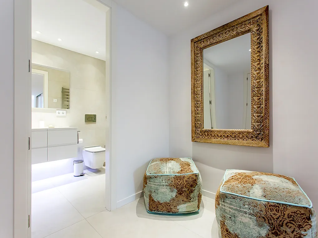 Exclusive frontline apartment in Cala Vinyas with direct sea access-11