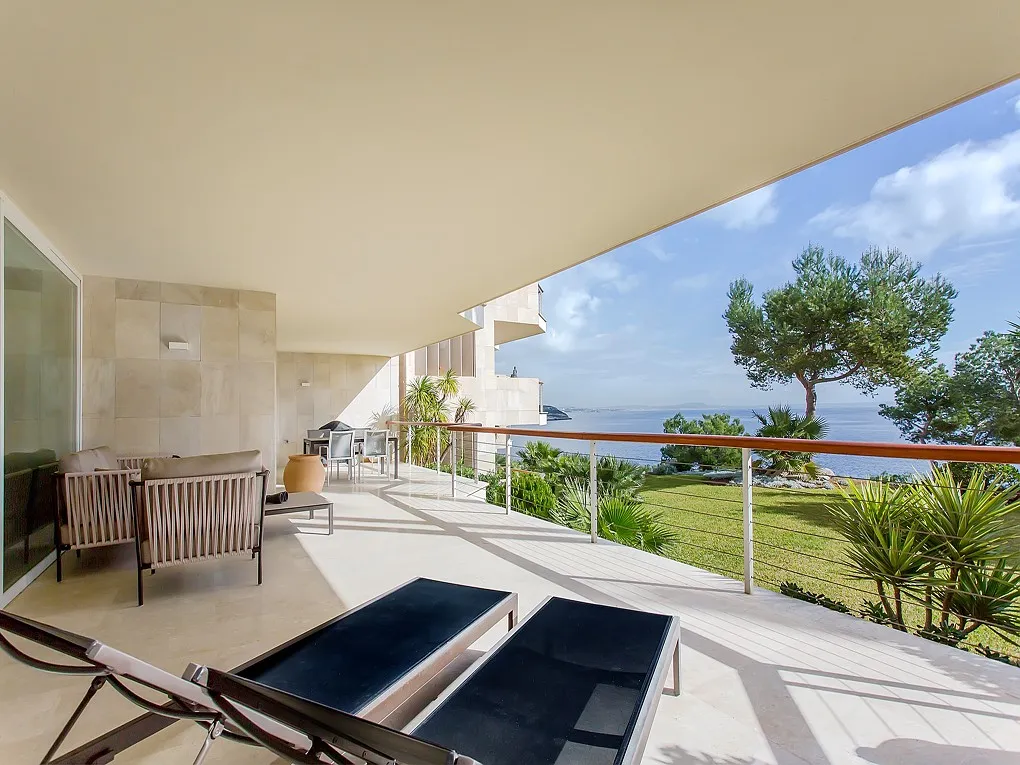 Exclusive frontline apartment in Cala Vinyas with direct sea access-2