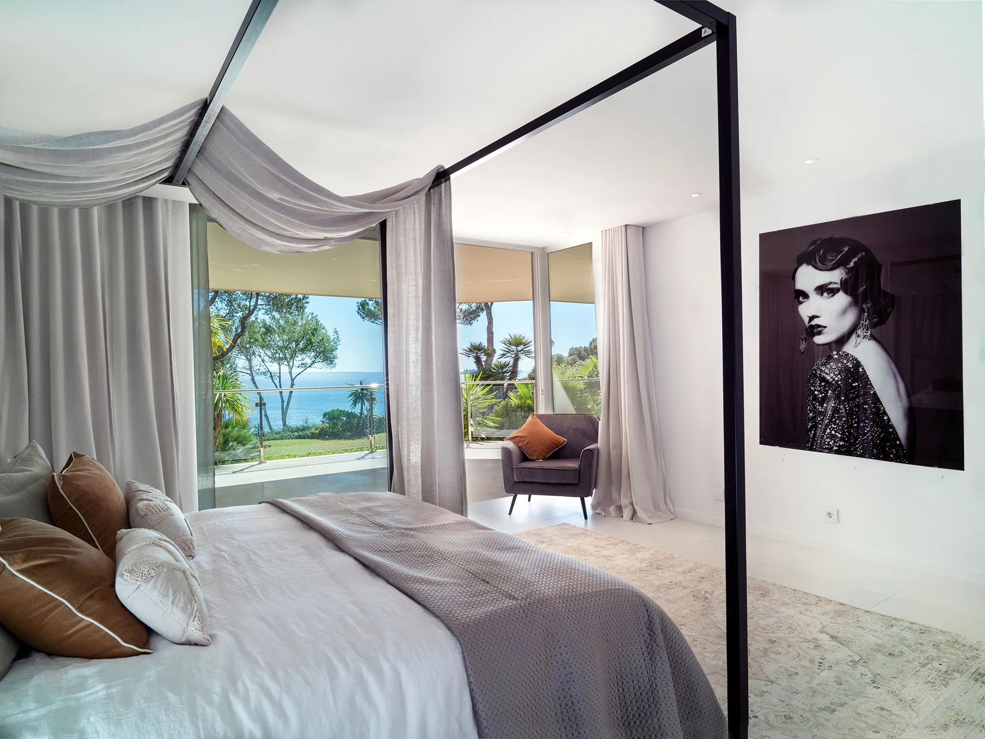 Exclusive frontline apartment in Cala Vinyas with direct sea access-7