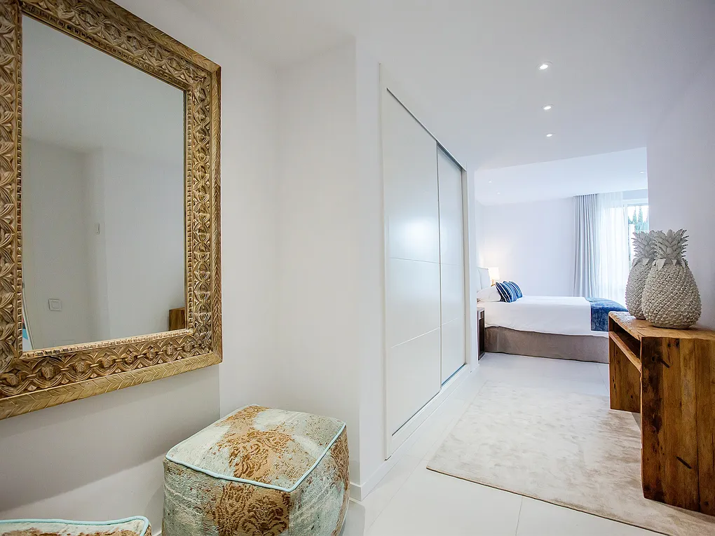 Exclusive frontline apartment in Cala Vinyas with direct sea access-10