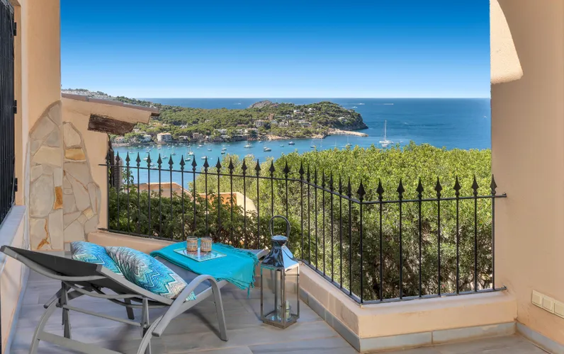 Hooggelegen vakantieappartement in Santa Ponsa met uitzicht op zee