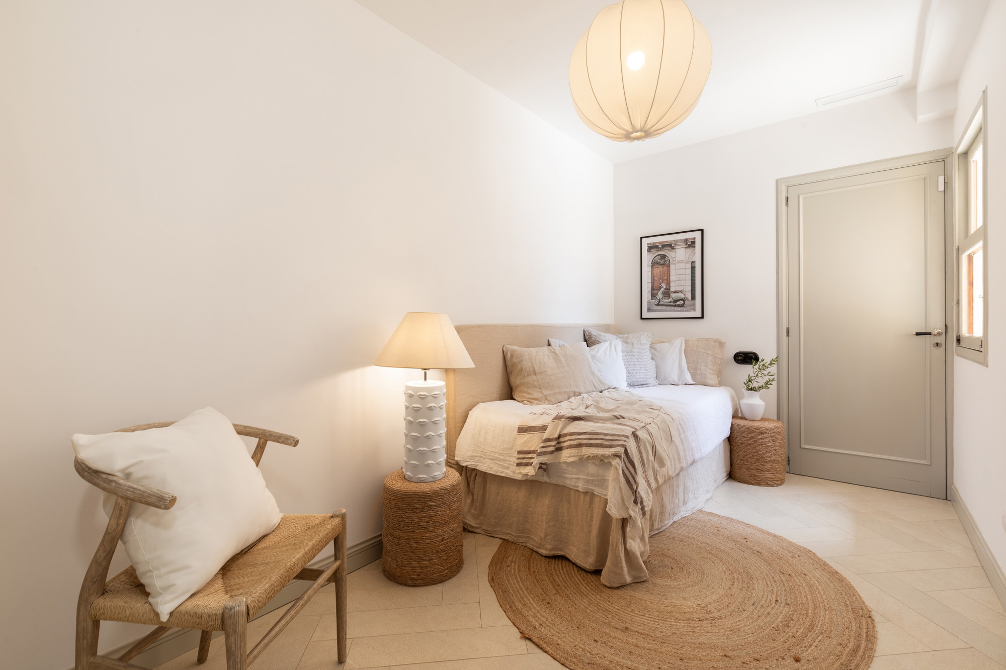 Elegant renovated Apartment with exceptional terraces in a prime location-11