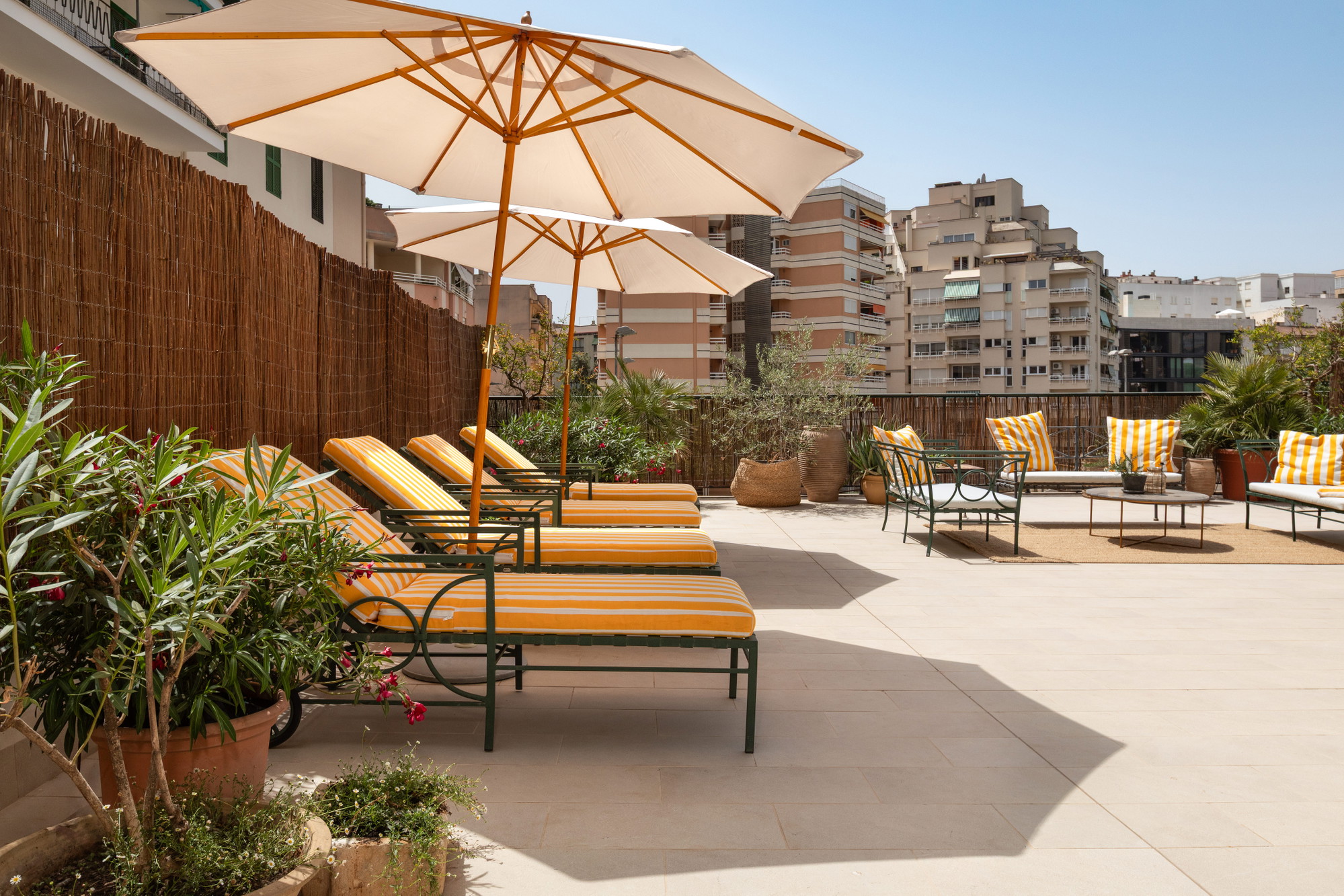 Elegant renovated Apartment with exceptional terraces in a prime location-15