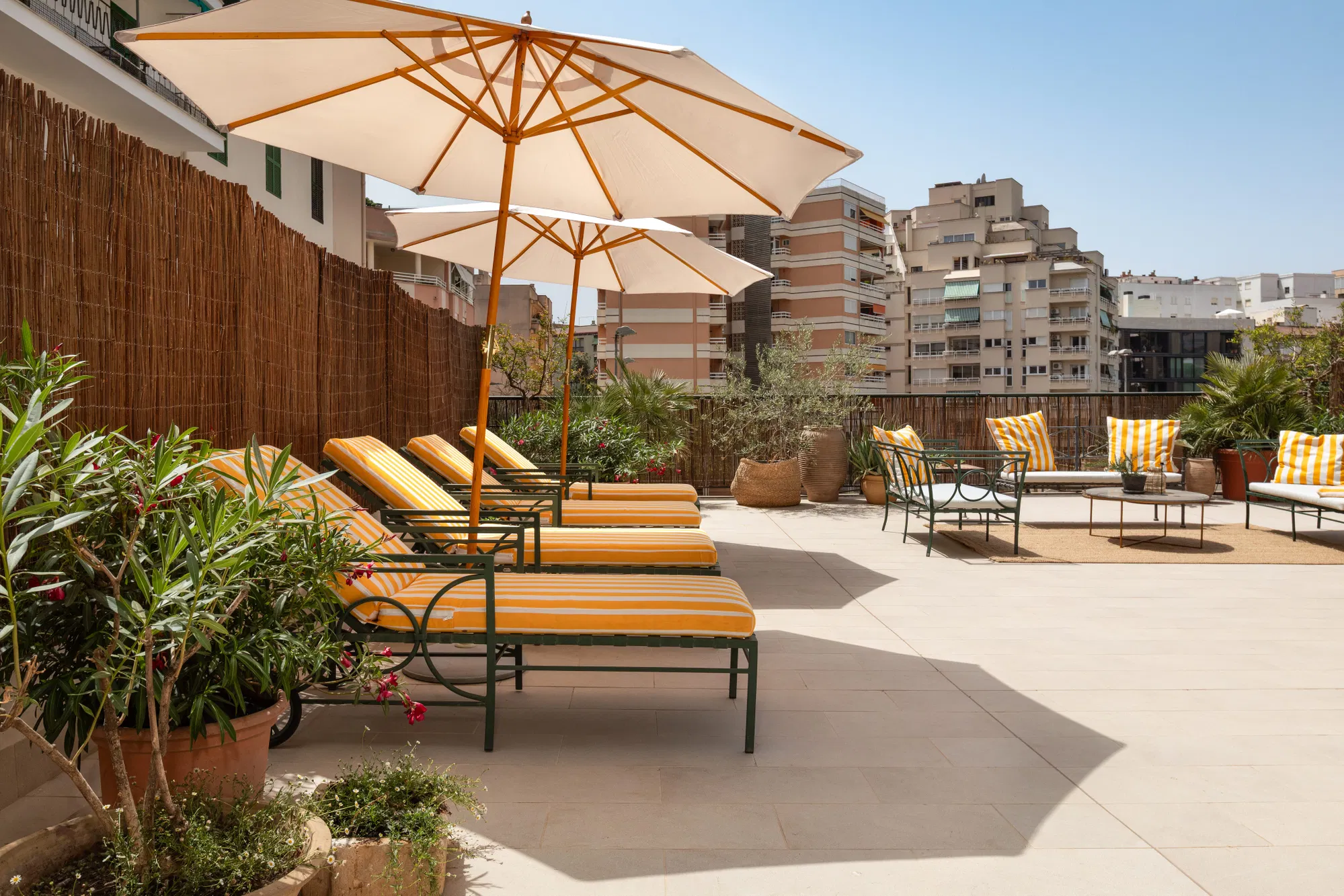 Elegant renovated Apartment with exceptional terraces in a prime location-15