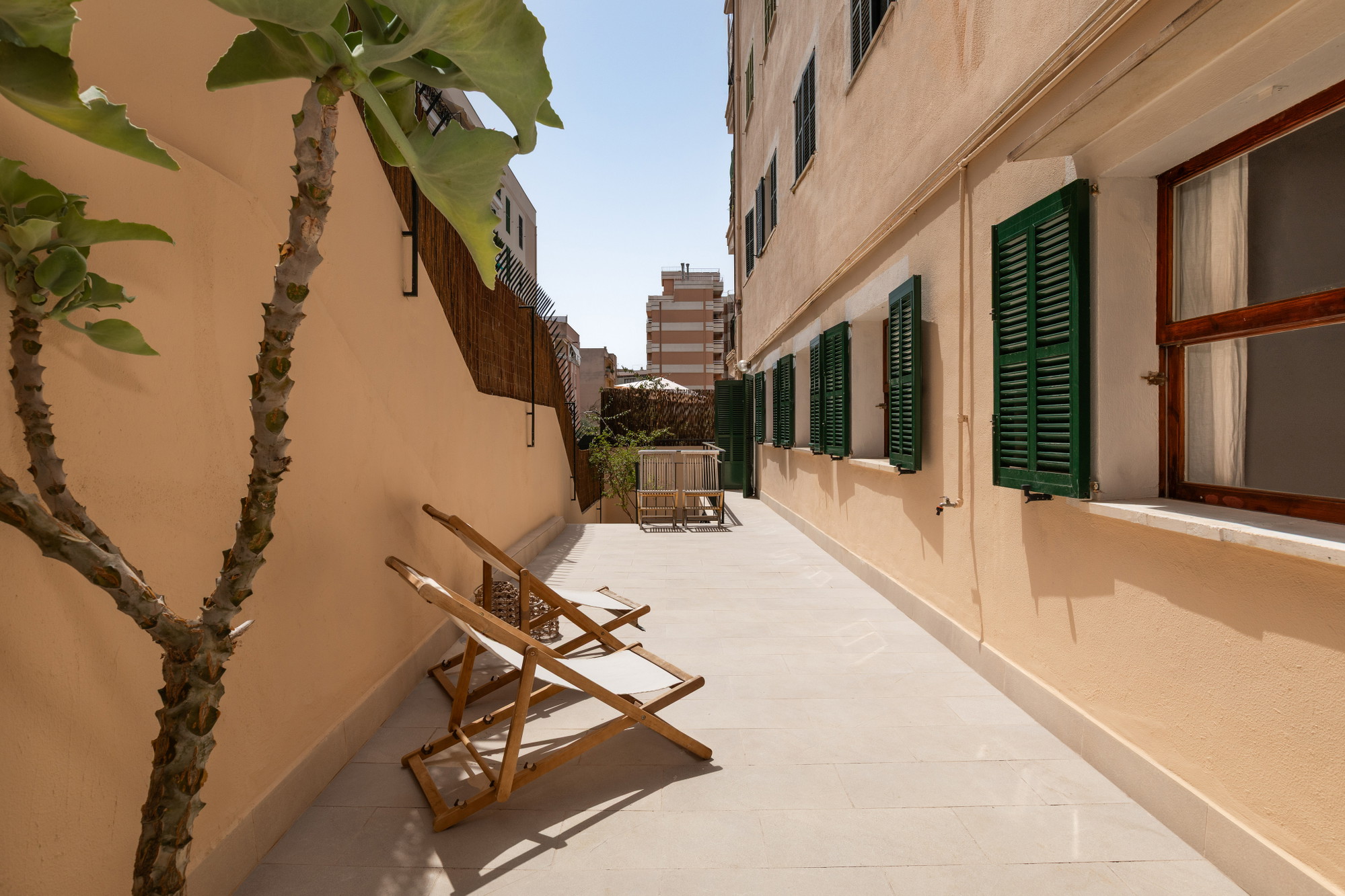 Elegant renovated Apartment with exceptional terraces in a prime location-14