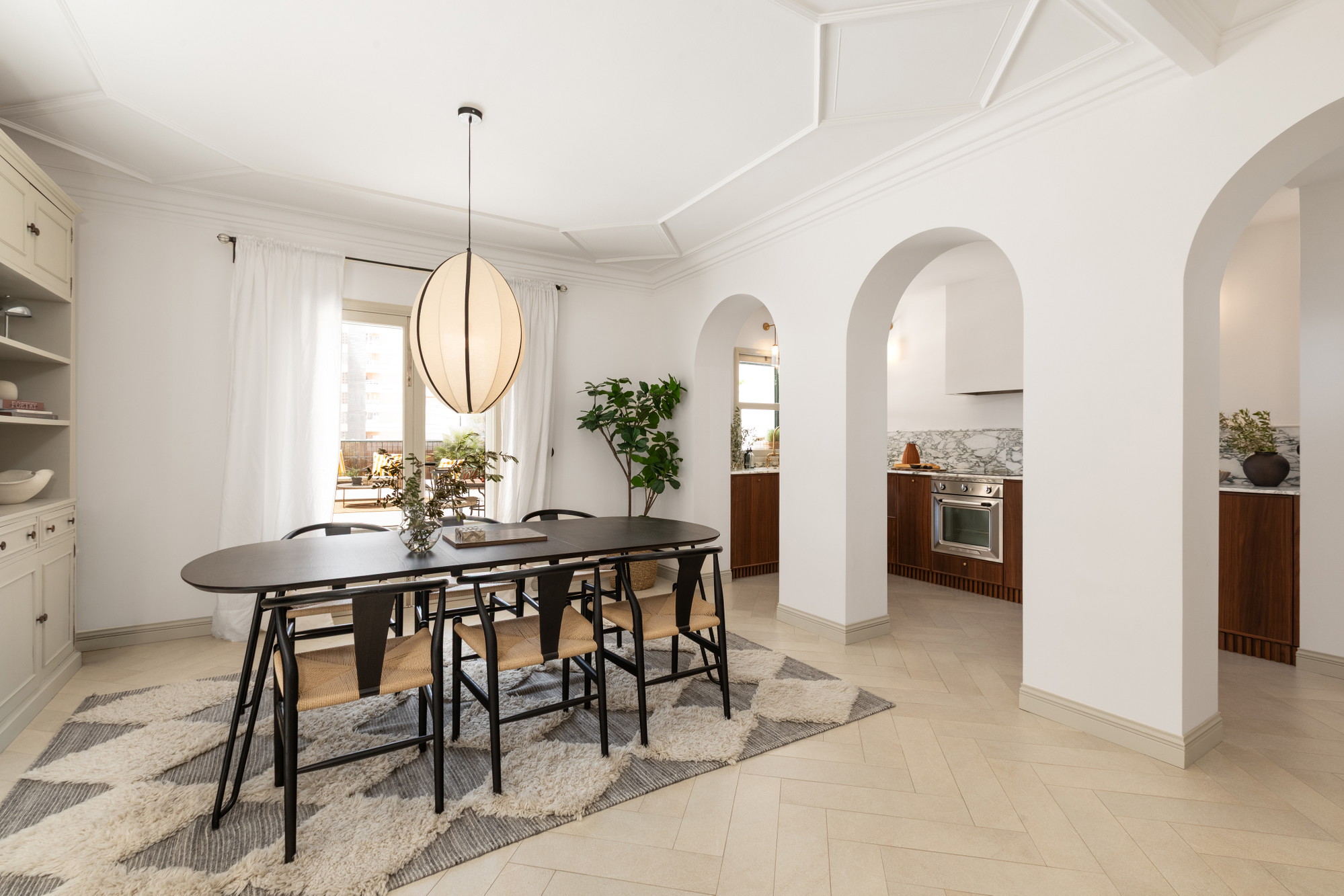Elegant renovated Apartment with exceptional terraces in a prime location-4