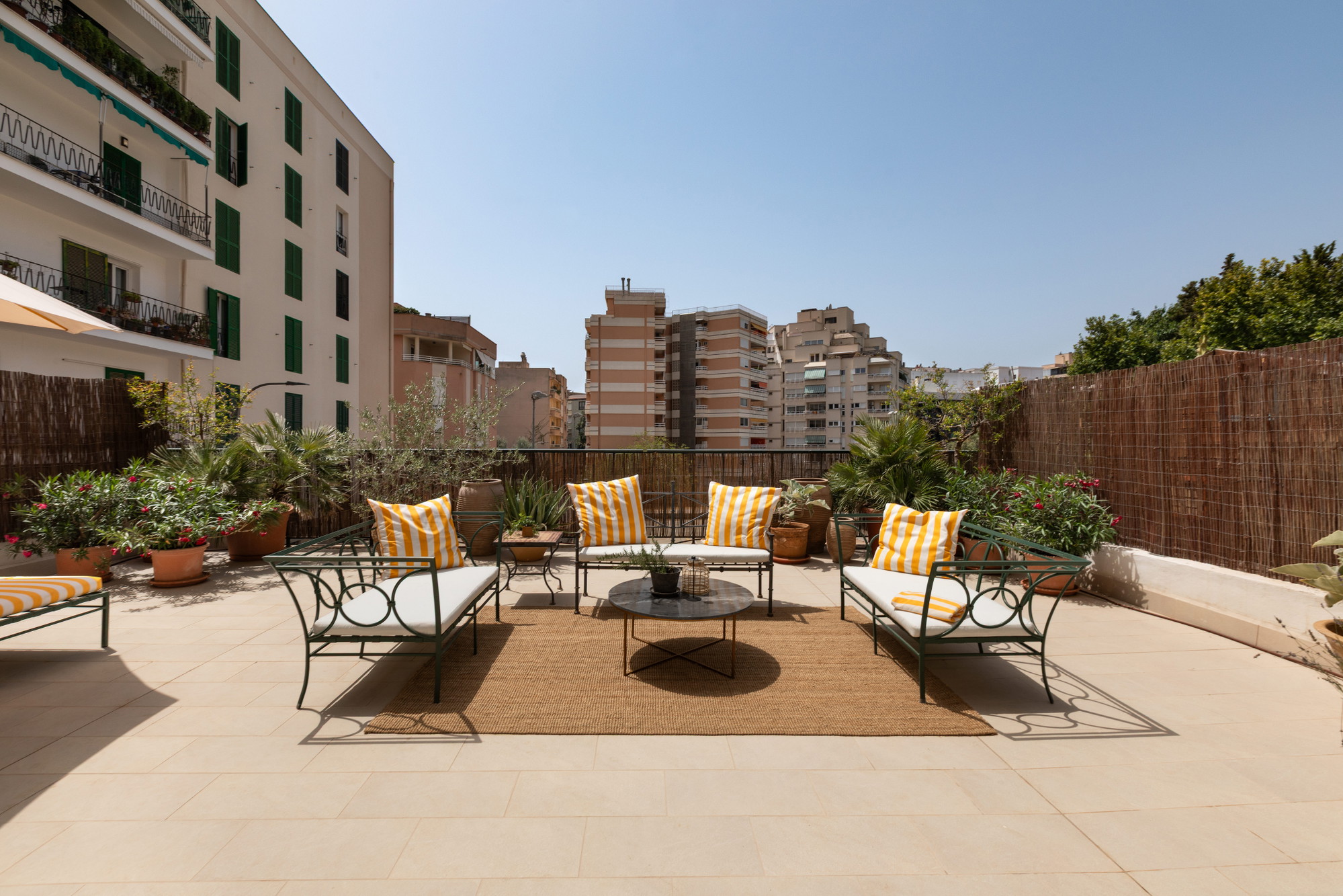 Elegant renovated Apartment with exceptional terraces in a prime location-16