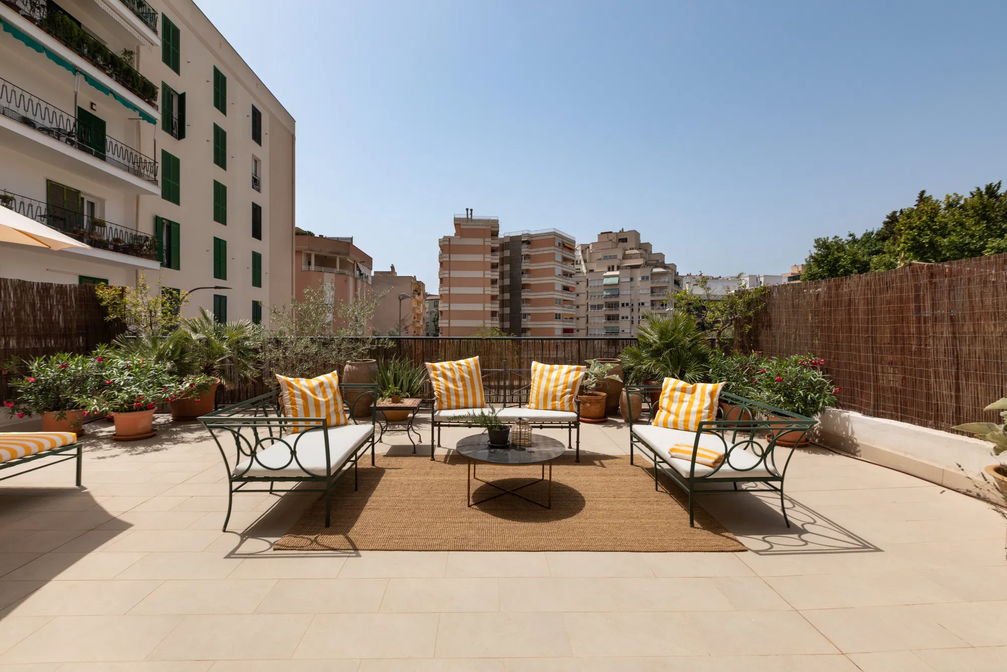Elegant renovated Apartment with exceptional terraces in a prime location-16