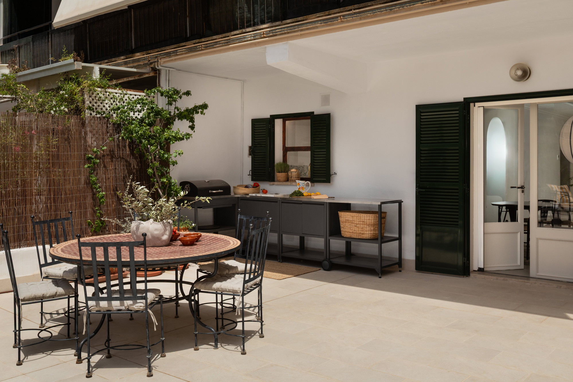 Elegant renovated Apartment with exceptional terraces in a prime location-13