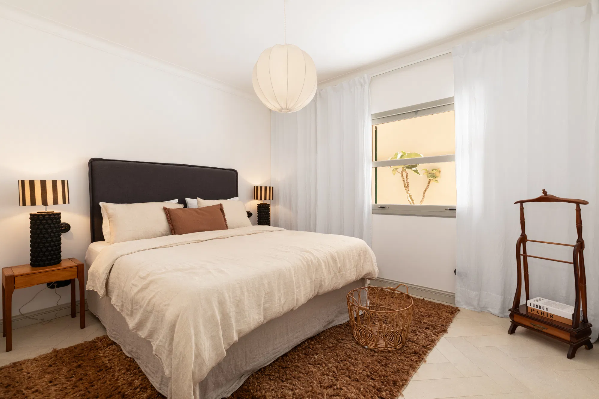 Elegant renovated Apartment with exceptional terraces in a prime location-7