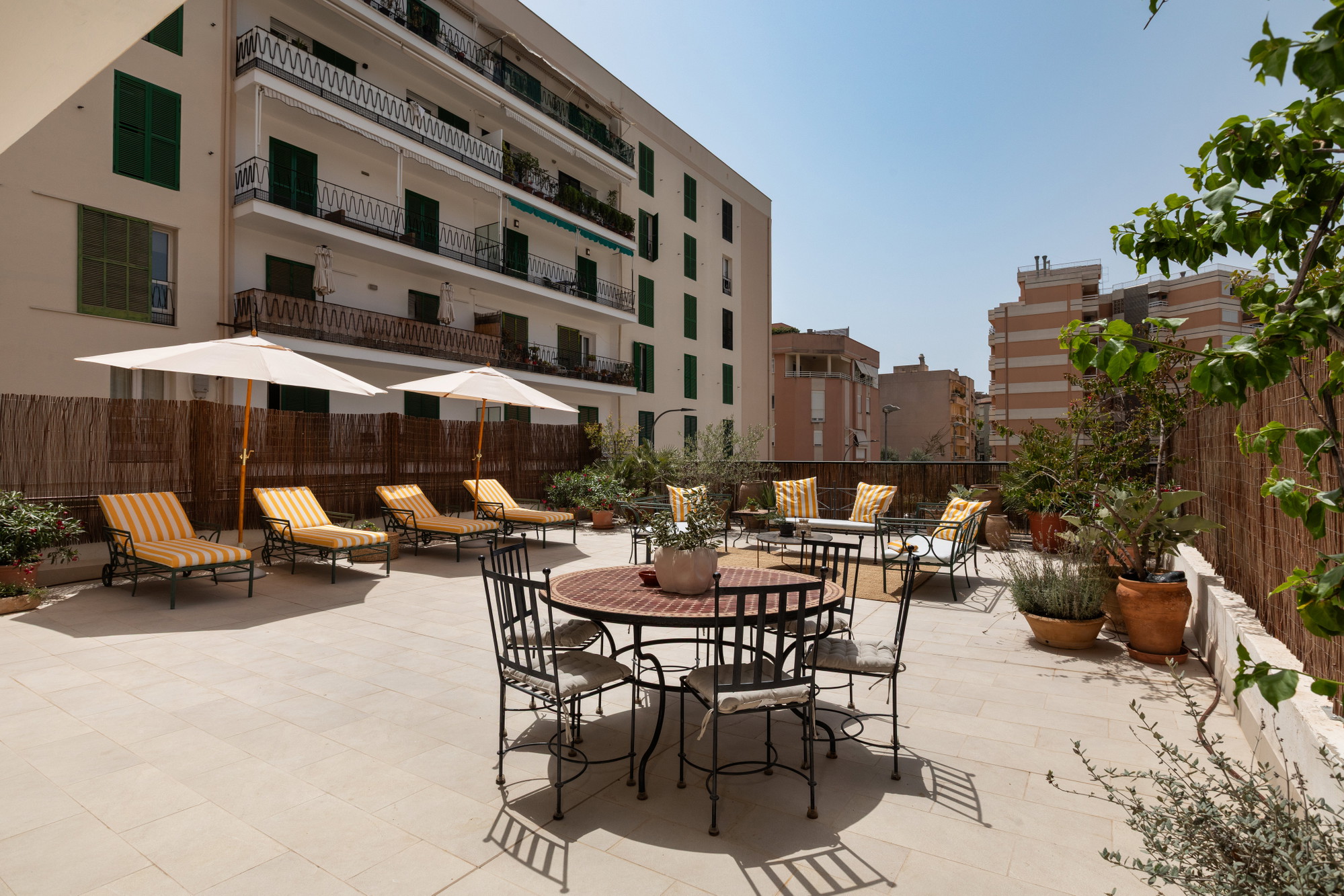 Elegant renovated Apartment with exceptional terraces in a prime location-17