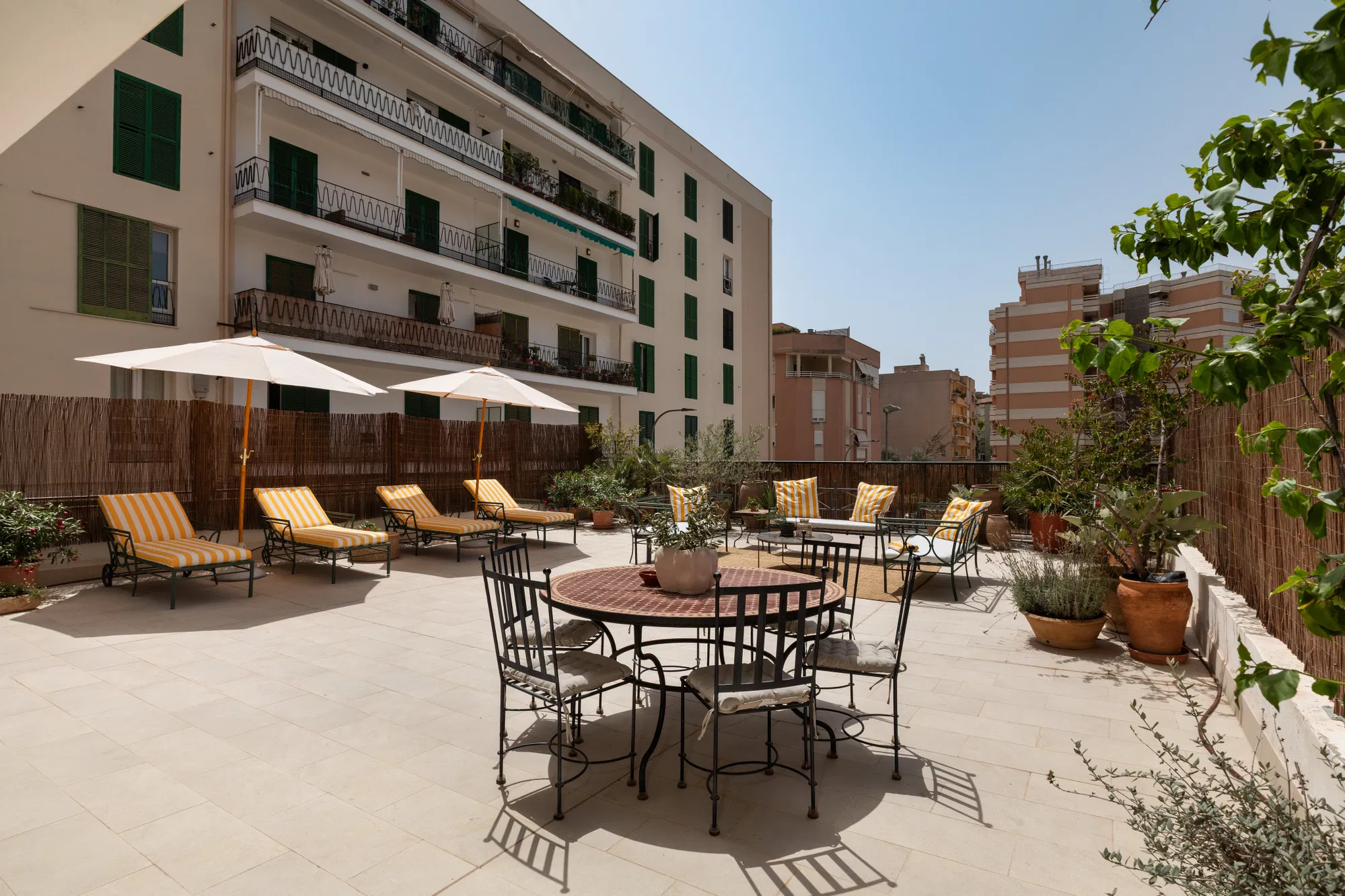 Elegant renovated Apartment with exceptional terraces in a prime location-17