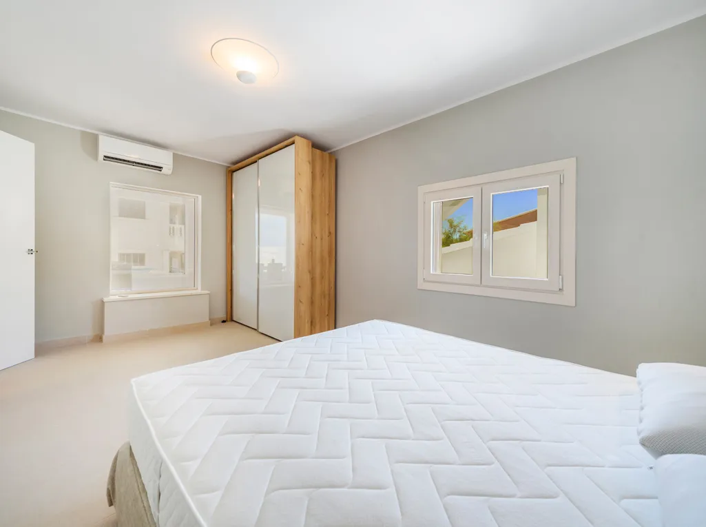 Качественная вилла на берегу моря в Сон-Серра-де-Марина-13